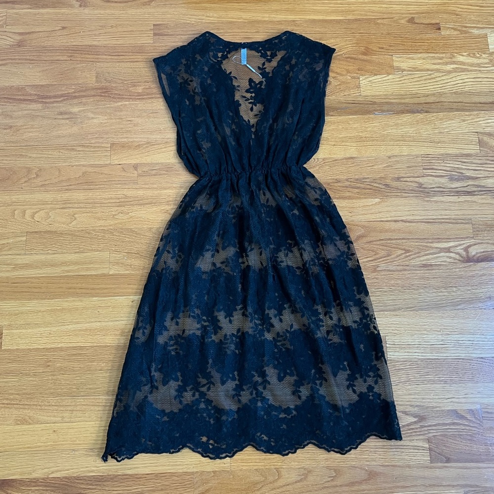 Lace Cover-Up - Picture 6 of 12